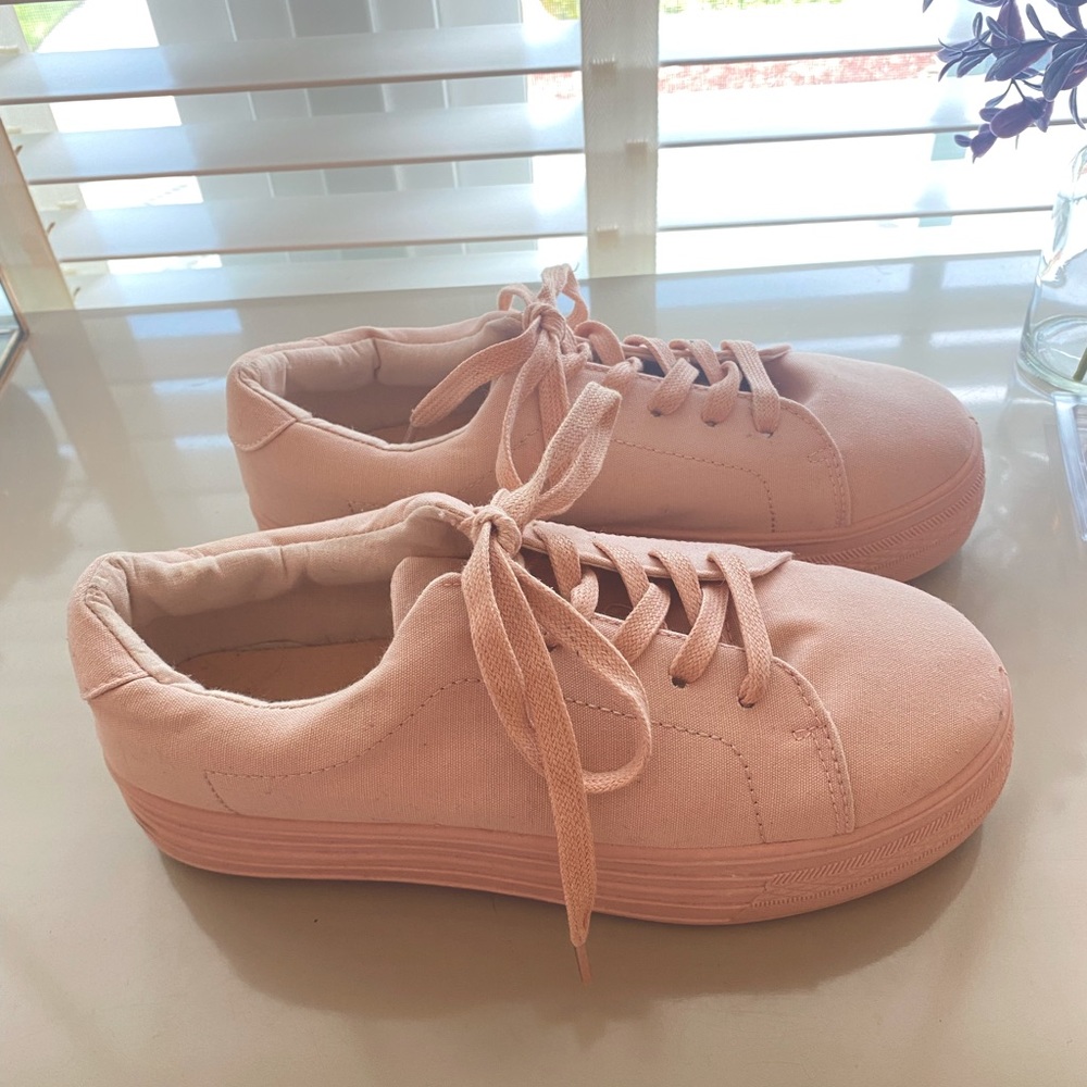 Pink sneakers, women’s size 9